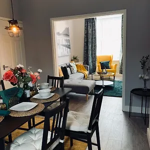 Holiday home Stylish, Spacious & Luxurious - Parking, Liverpool